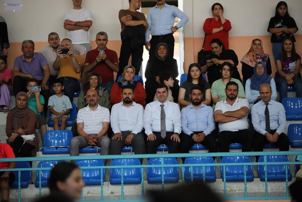 Kaymakamımız Sayın Ahmet KARATEPE, İlçe Gençlik ve Spor Müdürlüğünce düzenlenen 2024 yaz spor okullarının açılış programına katıldı. 