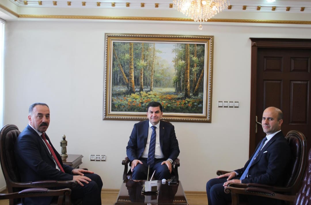 Gençlik ve Spor İl Müdürü Sayın Aslan YILDIZ ve  İlçe Müdürü Serhan ÇETİN Kaymakamımız Sayın Ahmet KARATEPE'yi Makamında ziyaret ettiler. 