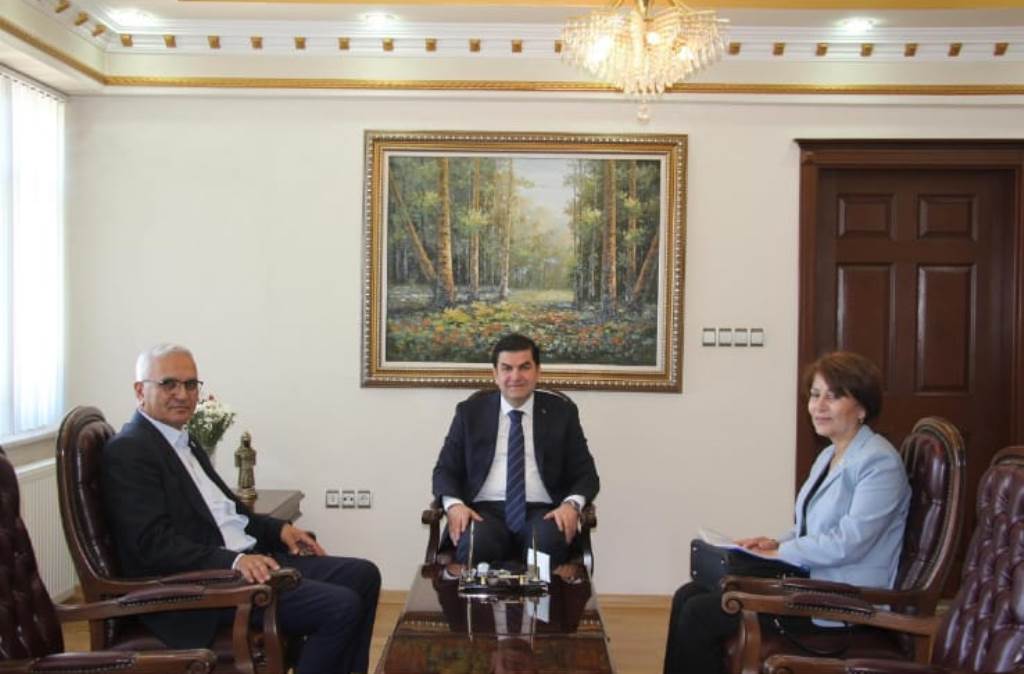 Yerli ve Milli Parti Teşkilat Başkanı Sayın Mehmet ATICI, Kaymakamımız Sayın Ahmet KARATEPE’yi Makamında ziyaret ettiler. 	
