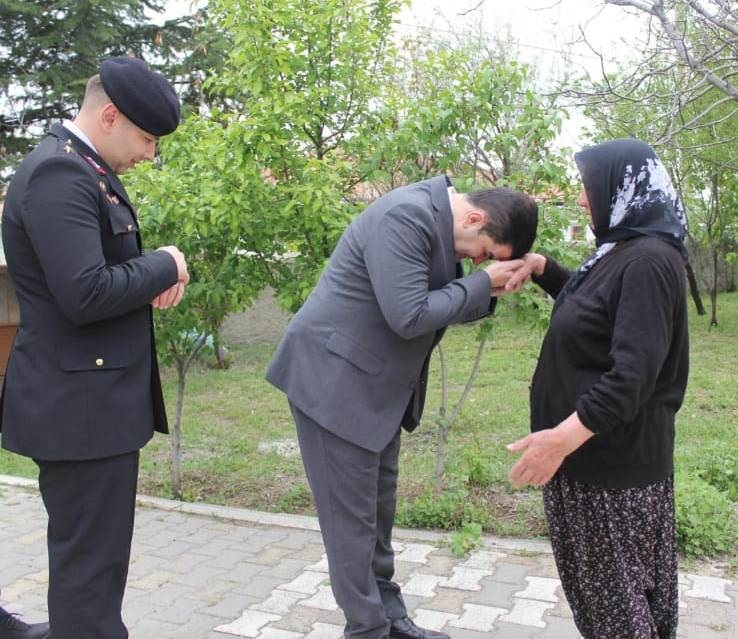 Kaymakamımız Sayın Ahmet KARATEPE, Şehit P.Uzm.Çvş Süleyman KÖSE'nin Şehadetinin yıldönümü nedeni ile düzenlenen programa katıldılar.
