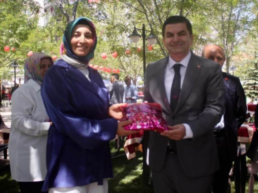 Kaymakamımız Sayın Ahmet KARATEPE, İlçemiz Mesleki ve Teknik  Anadolu Lisesi tarafından düzenlenen yılsonu sergisi açılış törenine katıldılar.  